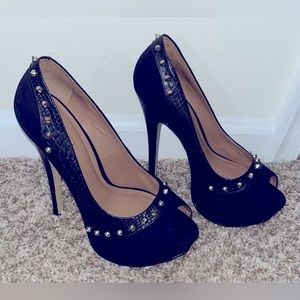 Women spiked high heel peep toes shoes (color Black with gold spikes) size 7.5